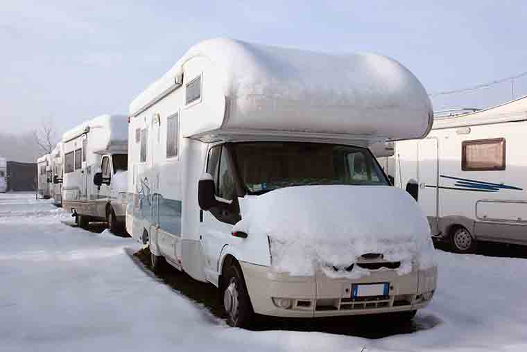Подготовка автодома к зиме для безопасности зимой. Лаки Campervan для зимнего хранения